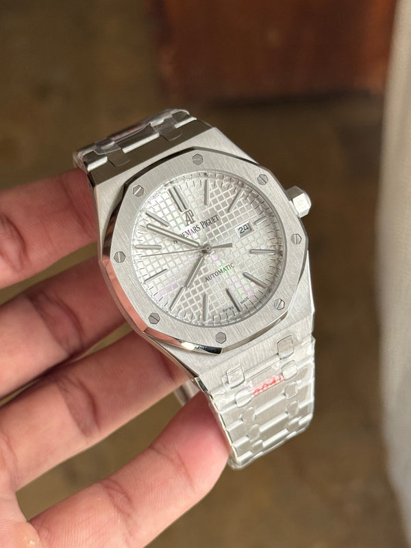 AP AUTO WHITE DIAL